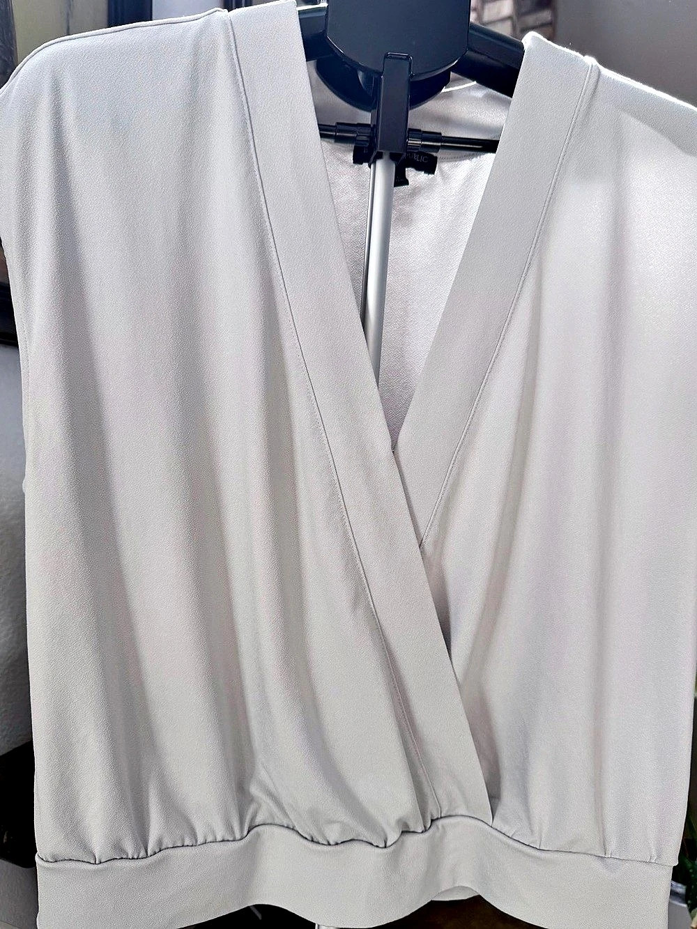 Banana Republic Wrap Front Top in White Size XL Like New